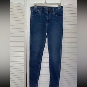 Levi’s Jeans 720 High Rise Super Skinny Size 28/ Size 6